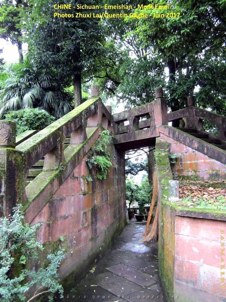 Emeishan 071.JPG